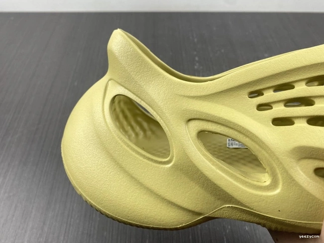 RNNR Adidas Yeezy Foam GV6775 Sulfur 0906